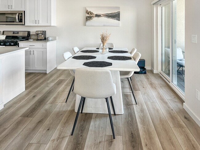 Foto del edificio - 5707 Villa Lorenzo Dr