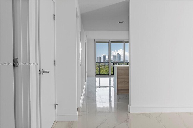 Foto del edificio - 16385 Biscayne Blvd
