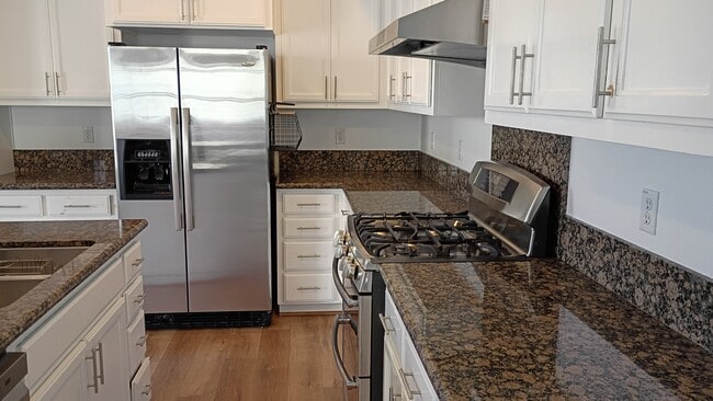All stainless steel appliances - 1722 Snell Pl