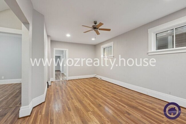 Foto del edificio - 740 Parker Ave