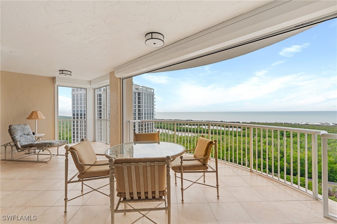 Foto principal - 7117 Pelican Bay Blvd