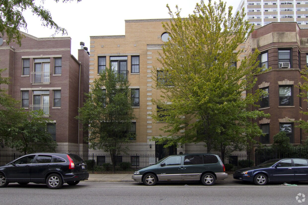 Foto del edificio - 905 W Lawrence Ave