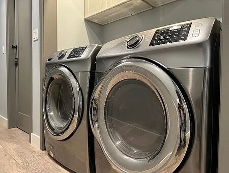 Foto del edificio - 300 N Plymouth Blvd