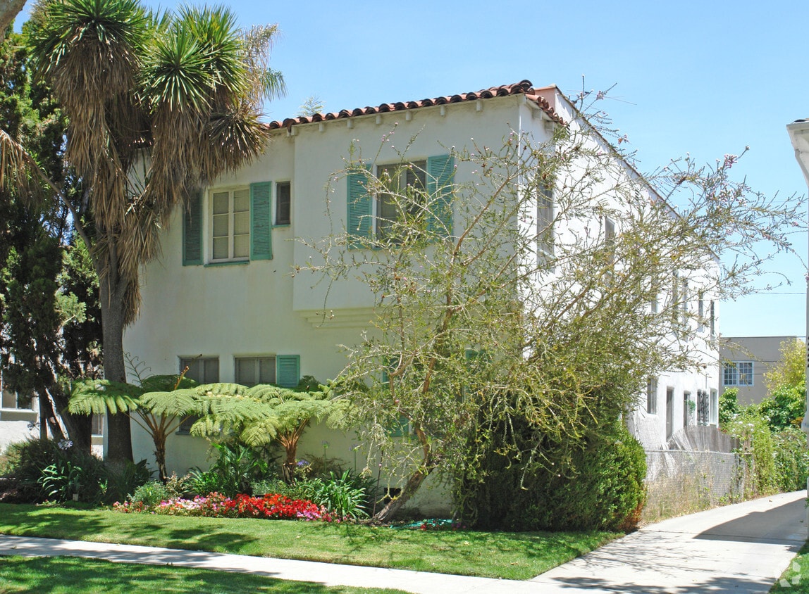 Building Photo - 220 S Arnaz Dr