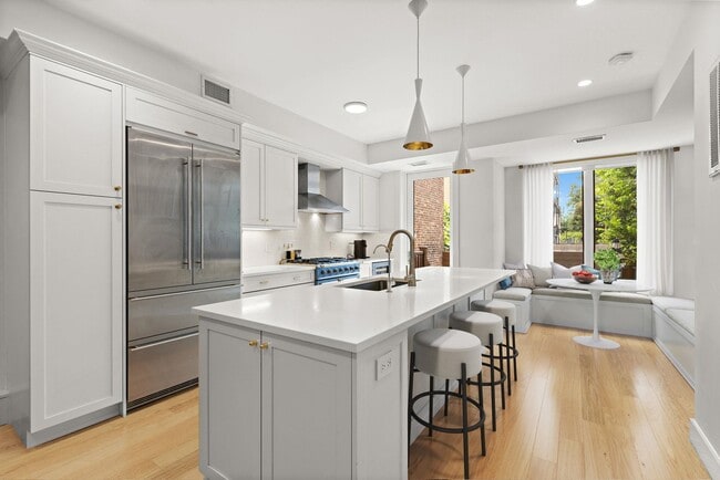 Building Photo - 157 8th St