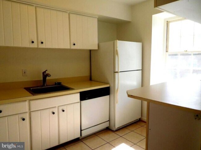 Foto del edificio - 734 Quince Orchard Blvd