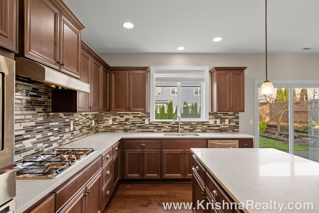 Foto del edificio - Beautiful 5 BD* + Office/Den, 2.5 BA* Sing...