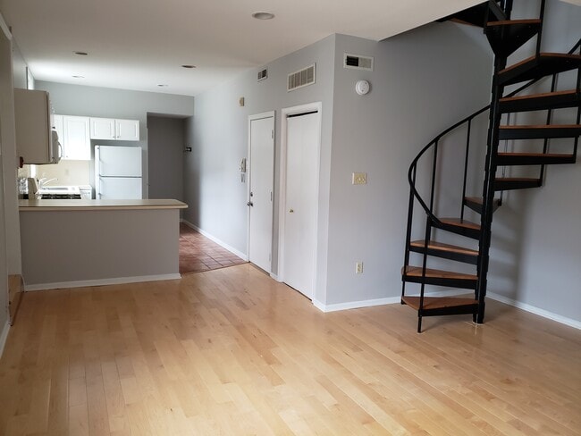 Building Photo - 147 N 3rd St