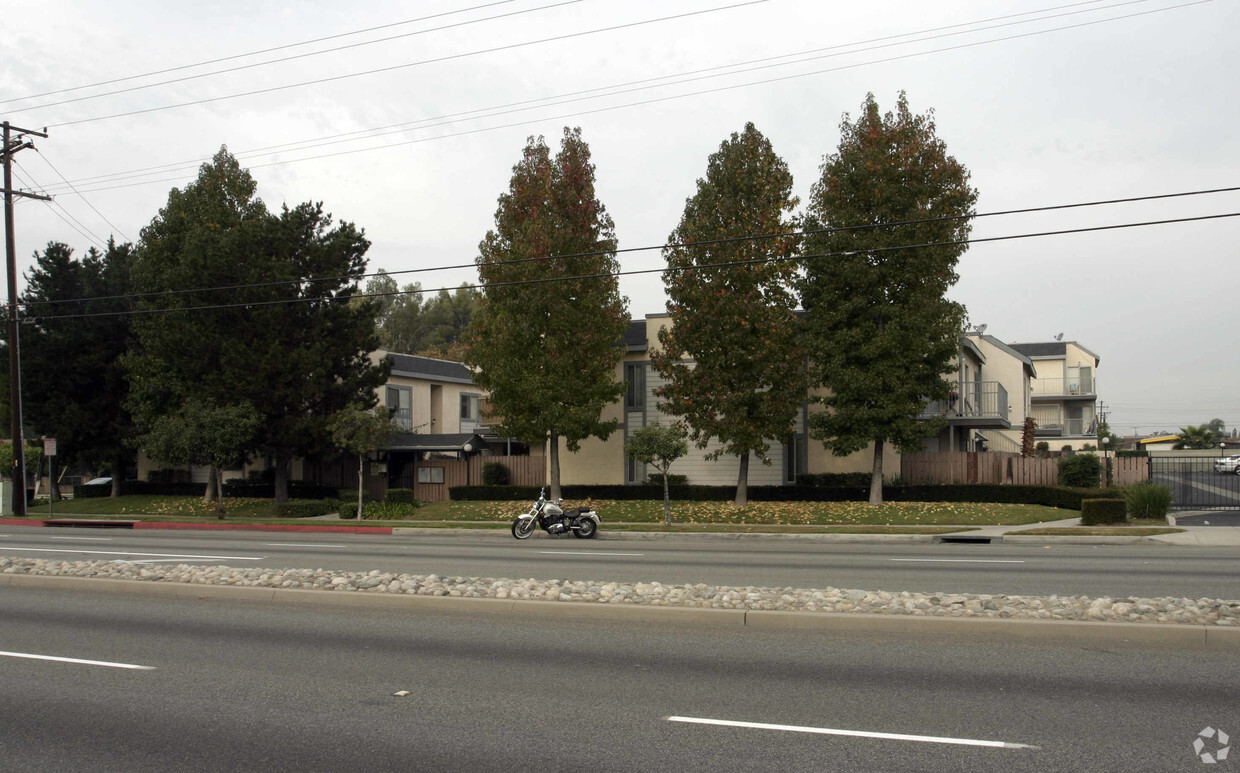 Foto del edificio - 3425 Baldwin Park Blvd