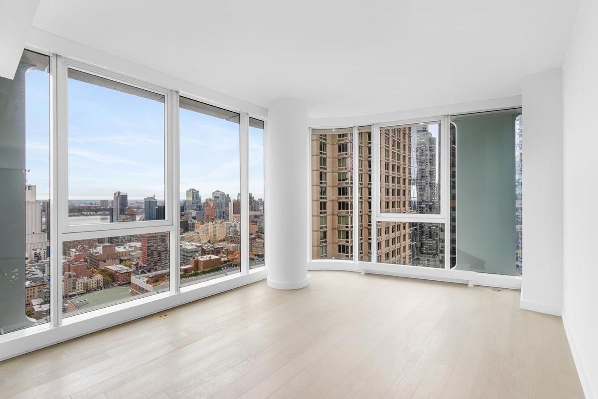 242 W 53rd St Unit 17-A