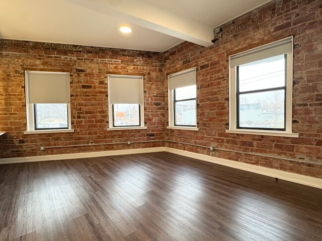 Foto del edificio - 1211 W 27th St