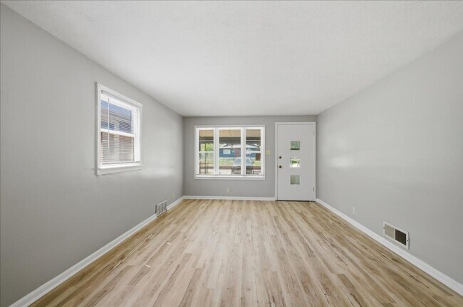 Foto del edificio - 5010 S Brookville Rd