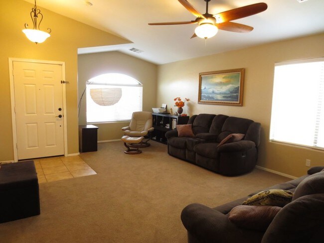Foto del edificio - 1241 E Cottonwood Rd