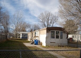 Building Photo - 900 Eve Dr