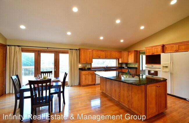 Foto del edificio - 5 br, 3 bath House - 2130 Turnberry Ln SE
