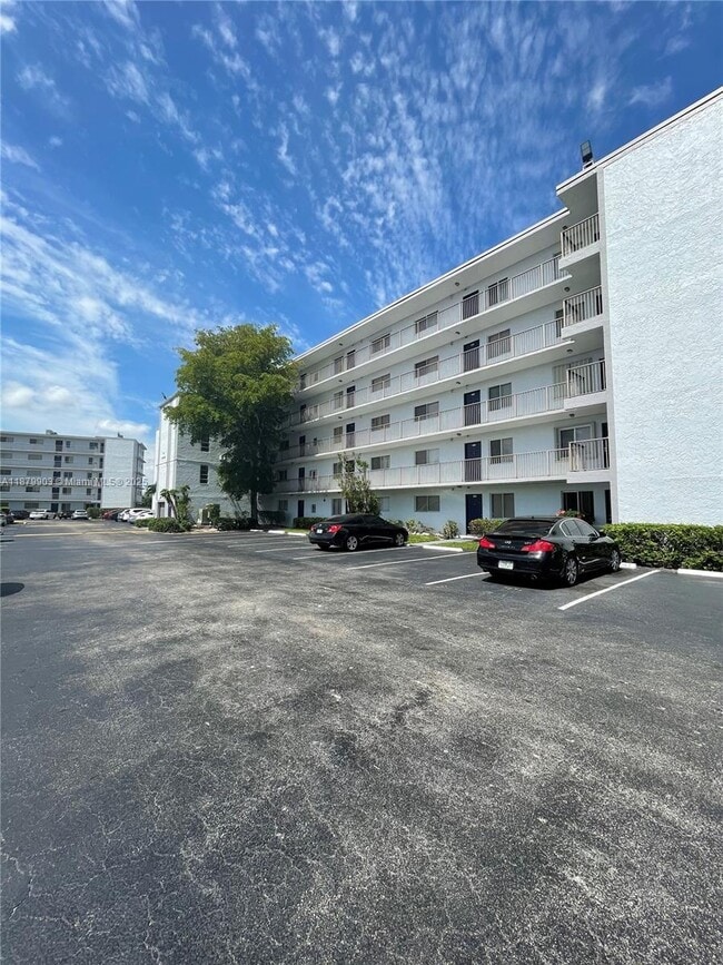 Building Photo - 8610 N Sherman Cir