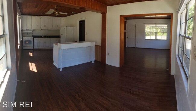 Building Photo - 3 br, 1 bath House - 1603 Center St