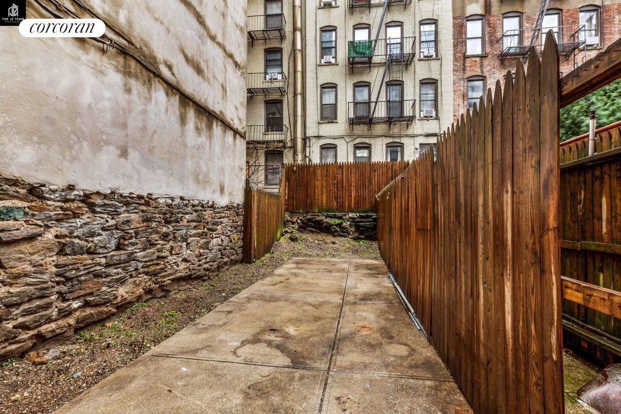 Building Photo - 486 E 74th St