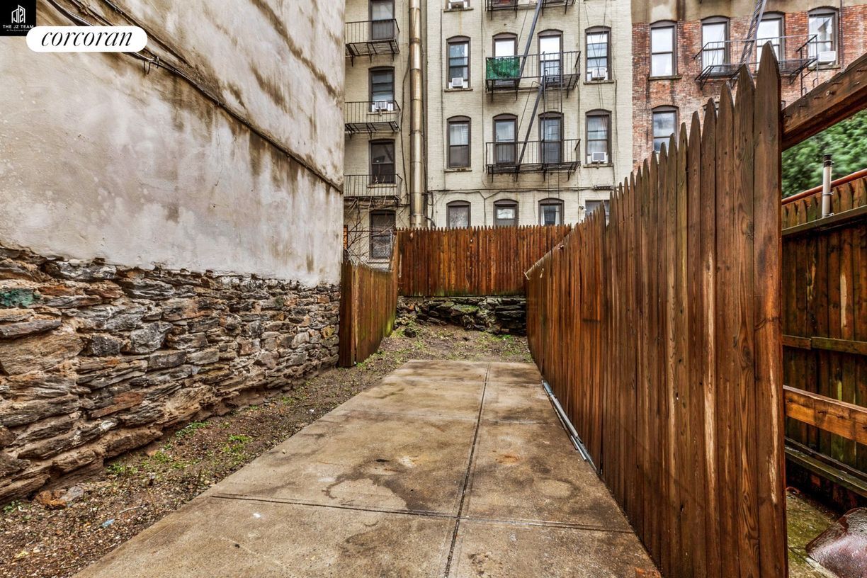 Foto del edificio - 486 E 74th St