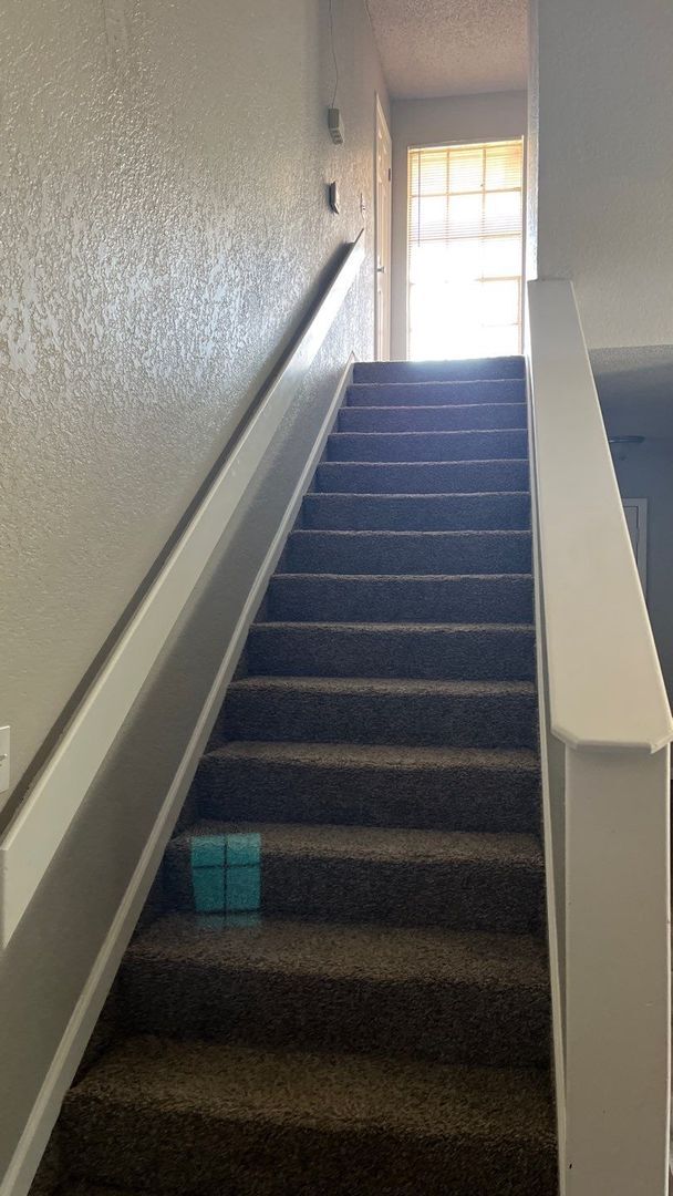 Building Photo - 2 bedroom, 2 bath duplex with a 2 car gara...