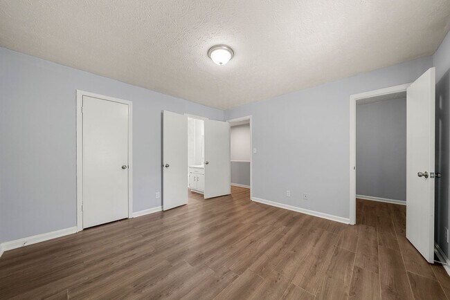 Foto del edificio - 5861 Dunn Rd