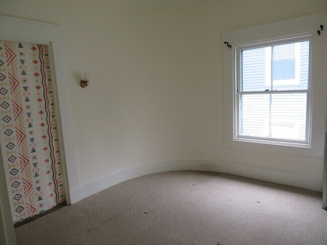 Building Photo - 92 Hillman St