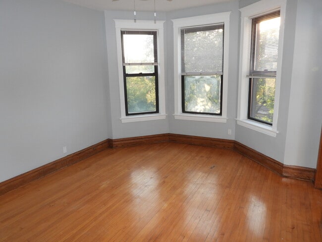 Building Photo - 2519 S Millard Ave