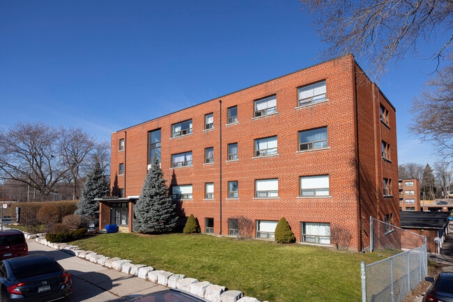 Building Photo - 2 Hill Heights Road