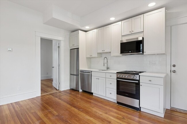 Building Photo - Fall 2026 Pre-Leasing! Freshly Renovated 1 Bed / 1 Bath in Prime Boulder Location – Steps from Pe...