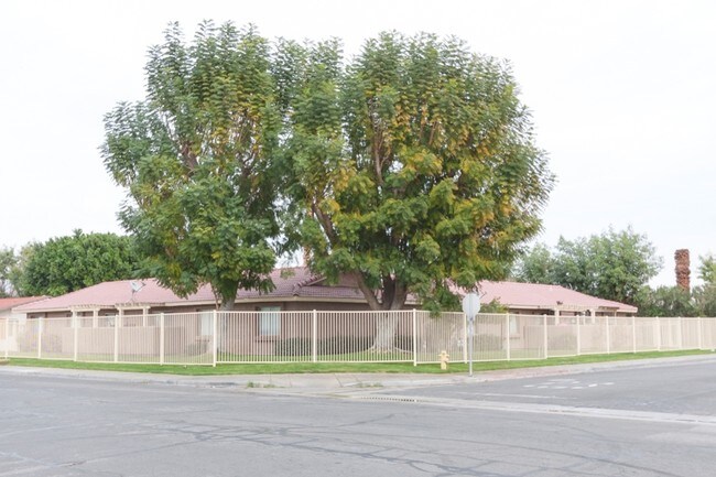 Building Photo - 32440-32442 Whispering Palms Trl