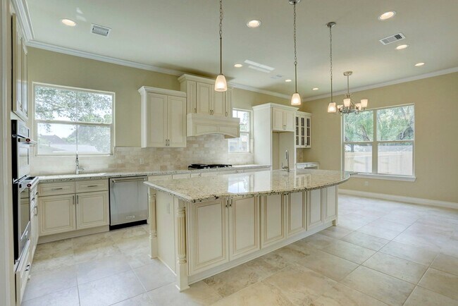 Building Photo - 5203 Beechnut St