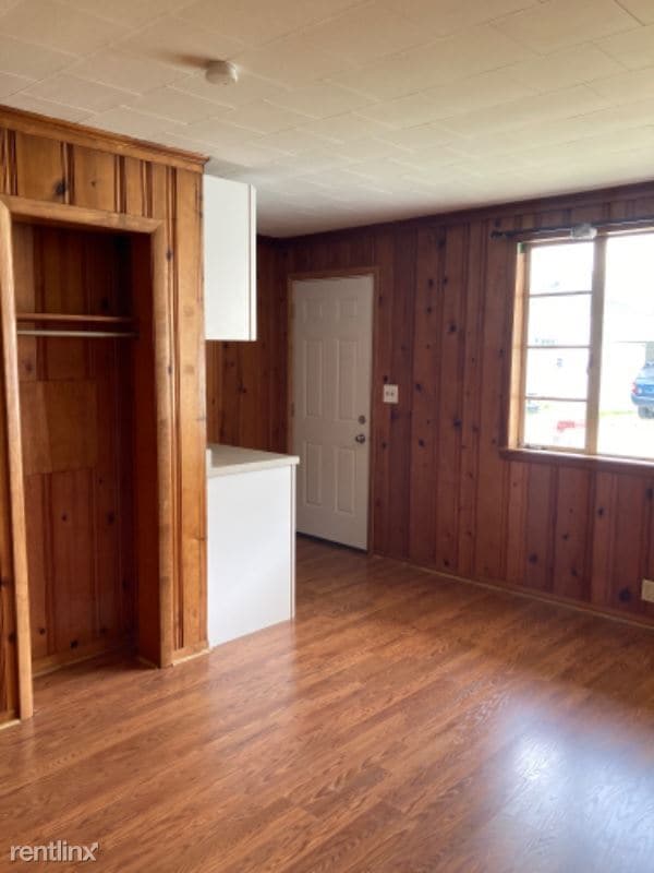 Building Photo - 1 br, 1 bath Apartment - 1100 1st Avenue