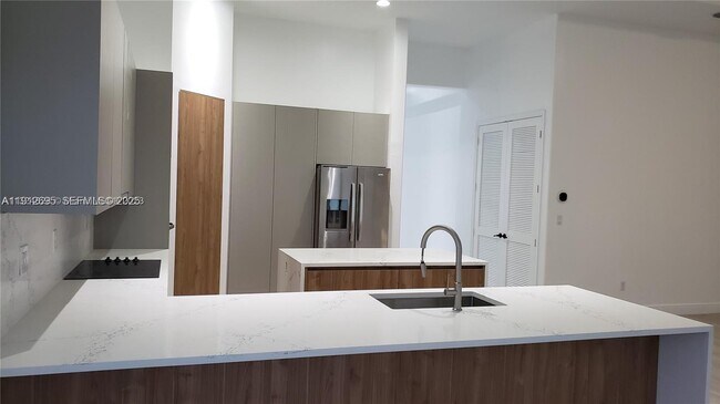 Foto del edificio - 8280 NW 28th St