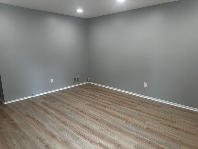 Building Photo - 3 Bedroom Home In Harper Woods