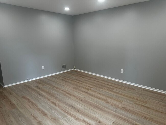 Foto del edificio - 3 Bedroom Home In Harper Woods