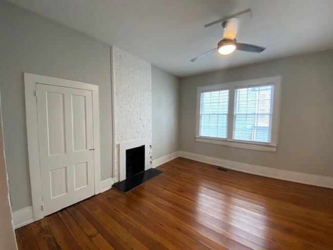 Building Photo - Welcome to your new home in Historic Downt...