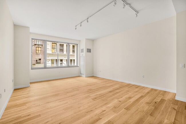 Foto del edificio - 4 W 21st St