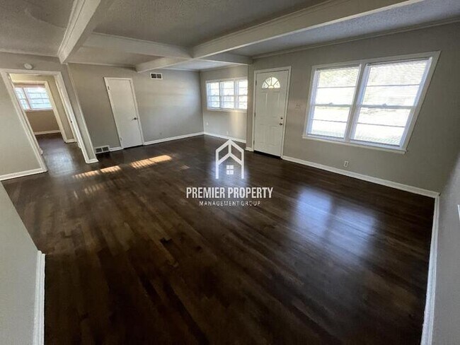 Building Photo - 4024 Hermitage Dr