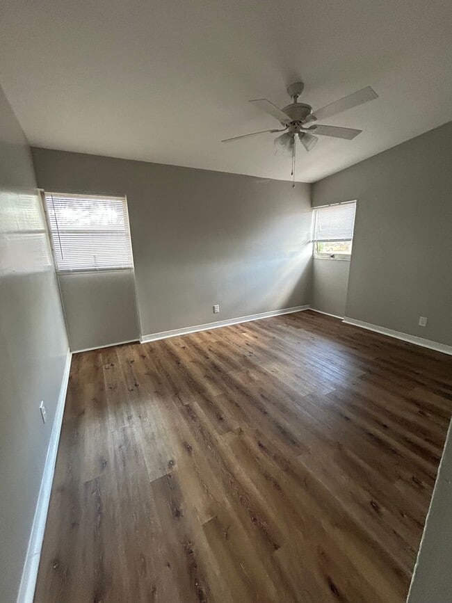 Foto del edificio - 1926 Skylane Dr