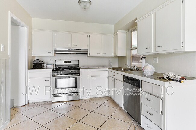 Building Photo - 6501 Lafreniere St