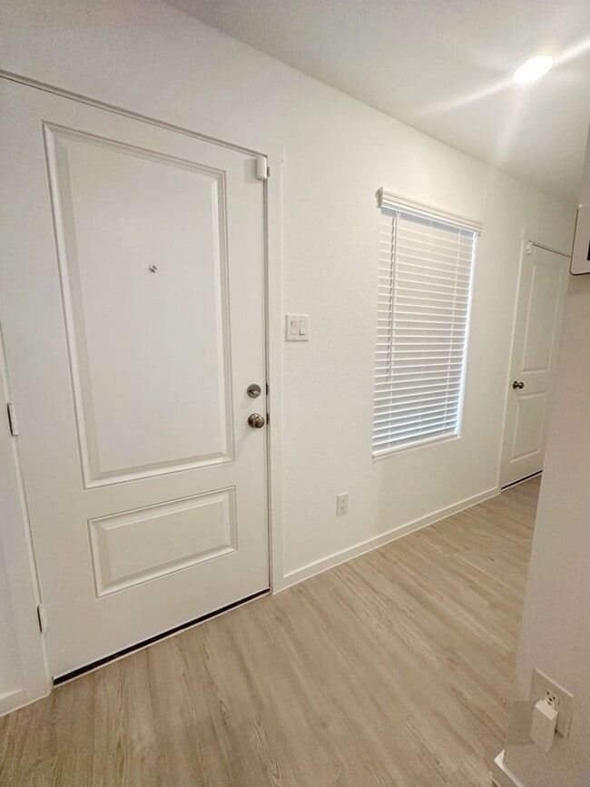 Building Photo - Stunning 3 Bed 2 Bath home for Rent