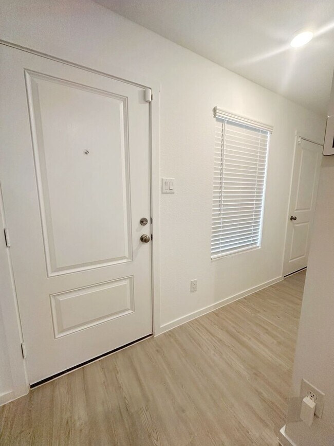 Foto del edificio - Stunning 3 Bed 2 Bath home for Rent
