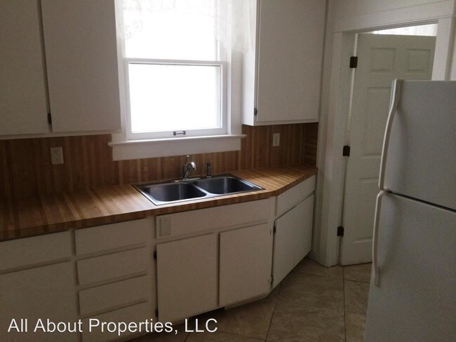 Building Photo - 2 br, 1 bath House - 222 Oak Ave