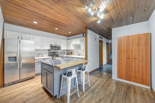 Building Photo - 34 Green St