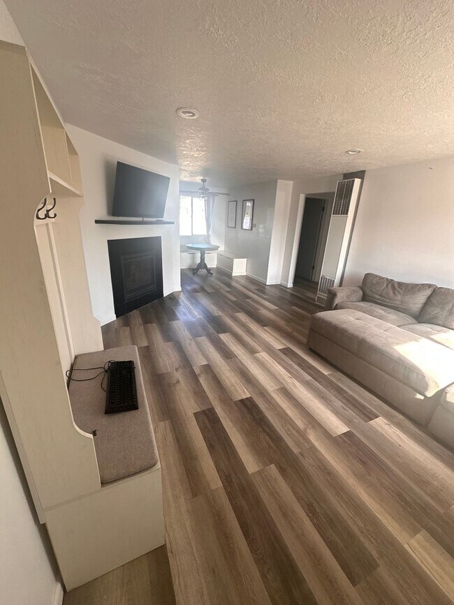 Foto del edificio - Charming Duplex in Desirable Neighborhood