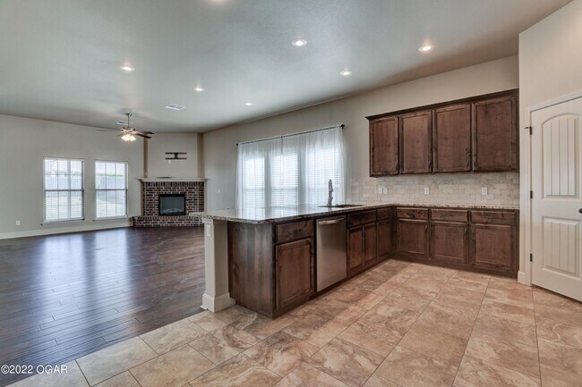 Foto del edificio - 1156 Heather Ln