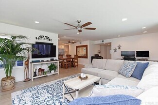 Building Photo - 544 Via De La Valle