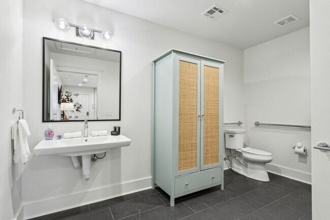 Foto del edificio - 1738 N Rampart St