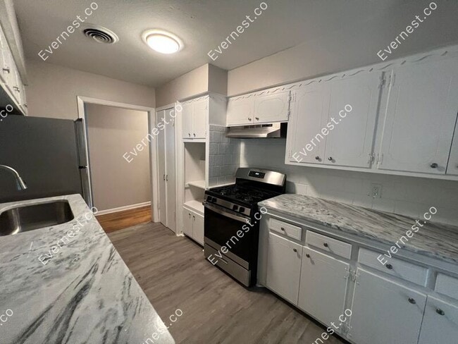 Building Photo - 8919 Longacre Dr