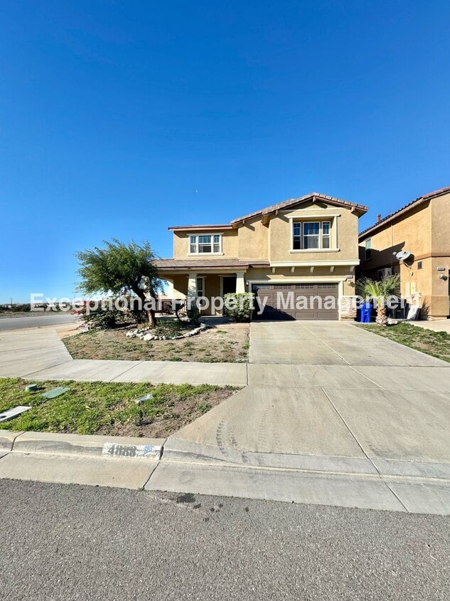 Foto principal - Read to move in 4 bedroom 3 bath home with a den